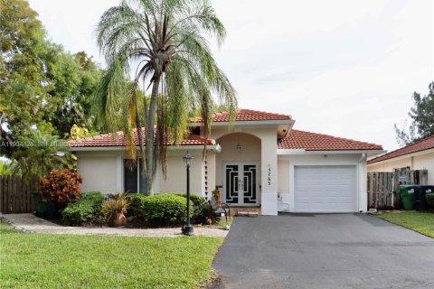 Villa ou maison à Doral, Floride 3 chambres, 113.25 m2 № 1995471