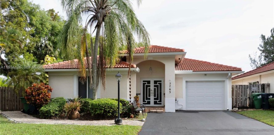 Villa ou maison à Doral, Floride 3 chambres, 113.25 m2 № 1995471