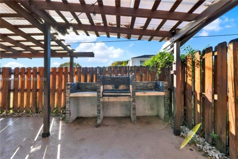 Villa ou maison à vendre à Miami, Floride: 4 chambres, 114.27 m2 № 2025092 - photo 23