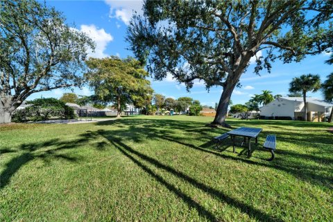 Villa ou maison à vendre à Miami, Floride: 4 chambres, 114.27 m2 № 2025092 - photo 29