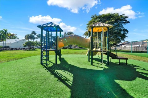 Villa ou maison à vendre à Miami, Floride: 4 chambres, 114.27 m2 № 2025092 - photo 30