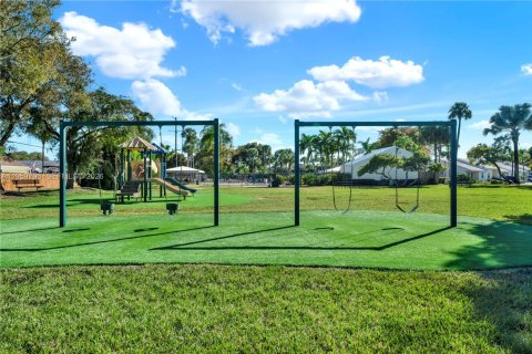 Villa ou maison à vendre à Miami, Floride: 4 chambres, 114.27 m2 № 2025092 - photo 24