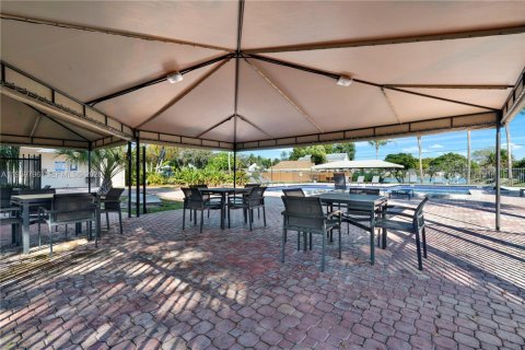 Villa ou maison à vendre à Miami, Floride: 4 chambres, 114.27 m2 № 2025092 - photo 27