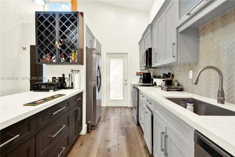 Villa ou maison à vendre à Miami, Floride: 4 chambres, 114.27 m2 № 2025092 - photo 7