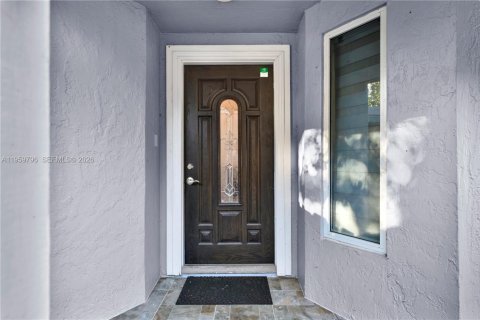 Villa ou maison à vendre à Miami, Floride: 4 chambres, 114.27 m2 № 2025092 - photo 2