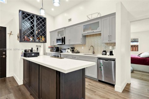 Villa ou maison à vendre à Miami, Floride: 4 chambres, 114.27 m2 № 2025092 - photo 6