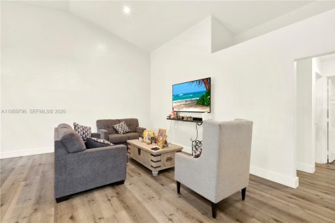 Villa ou maison à vendre à Miami, Floride: 4 chambres, 114.27 m2 № 2025092 - photo 8