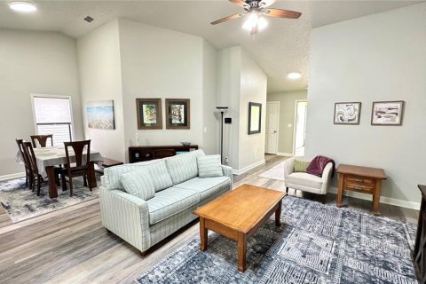 Villa ou maison à vendre à New Smyrna Beach, Floride: 3 chambres, 135.73 m2 № 2212029 - photo 4