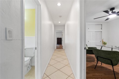 Villa ou maison à vendre à Hollywood, Floride: 3 chambres, 129.32 m2 № 2015888 - photo 21