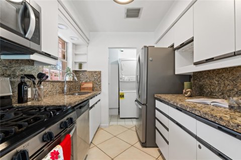 Villa ou maison à vendre à Hollywood, Floride: 3 chambres, 129.32 m2 № 2015888 - photo 17