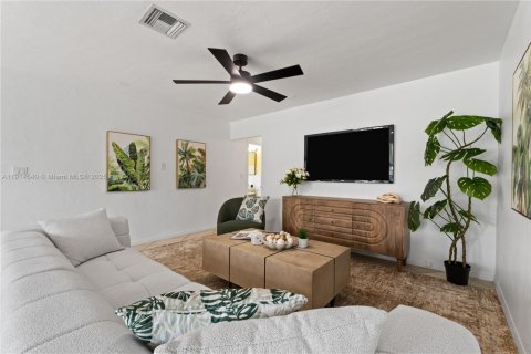 Villa ou maison à vendre à Hollywood, Floride: 3 chambres, 129.32 m2 № 2015888 - photo 12