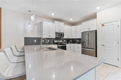 House in Davenport, Florida 8 bedrooms, 363.71 sq.m. № 1751467 - photo 14