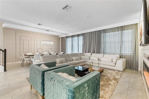 House in Davenport, Florida 8 bedrooms, 363.71 sq.m. № 1751467 - photo 6