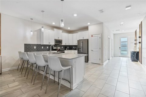 House in Davenport, Florida 8 bedrooms, 363.71 sq.m. № 1751467 - photo 15