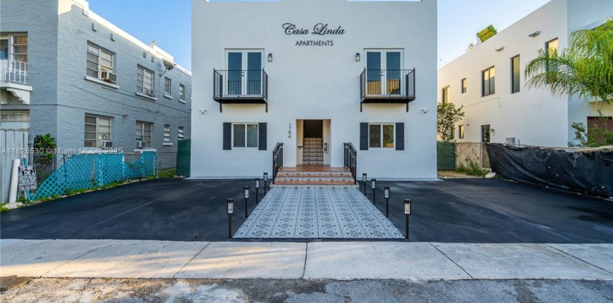 Villa ou maison à Miami, Floride 3 chambres, 92.9 m2 № 1796250