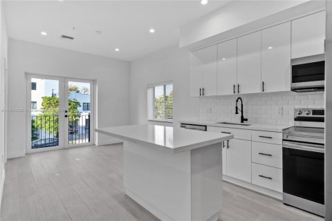 Villa ou maison à louer à Miami, Floride: 3 chambres, 92.9 m2 № 1796250 - photo 2