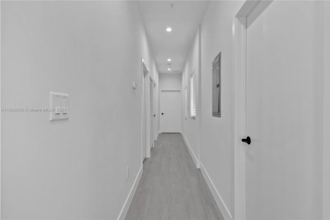 Villa ou maison à louer à Miami, Floride: 3 chambres, 92.9 m2 № 1796250 - photo 4