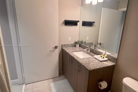 Condominio en alquiler en Doral, Florida, 1 dormitorio, 60.39 m2 № 2076701 - foto 13
