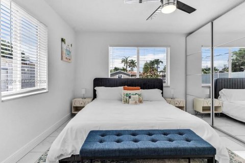 House in Dania Beach, Florida 4 bedrooms, 148.92 sq.m. № 2004795 - photo 11