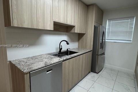 House in Dania Beach, Florida 4 bedrooms, 148.92 sq.m. № 2004795 - photo 7