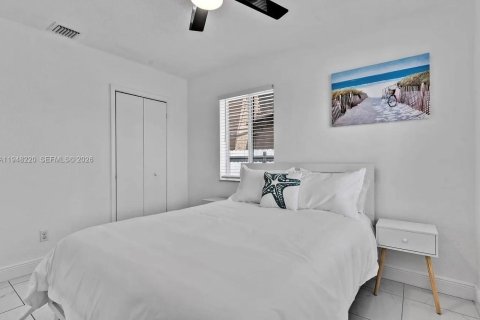 House in Dania Beach, Florida 4 bedrooms, 148.92 sq.m. № 2004795 - photo 13