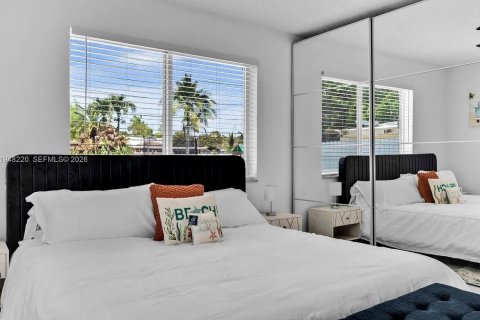 House in Dania Beach, Florida 4 bedrooms, 148.92 sq.m. № 2004795 - photo 10