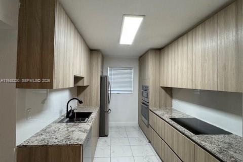 House in Dania Beach, Florida 4 bedrooms, 148.92 sq.m. № 2004795 - photo 4