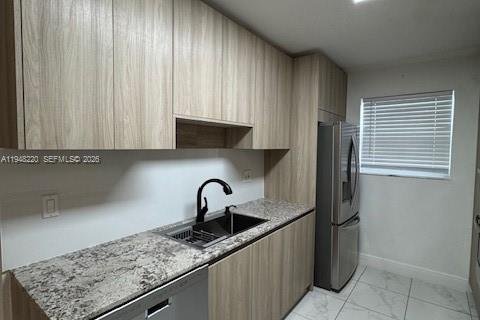 House in Dania Beach, Florida 4 bedrooms, 148.92 sq.m. № 2004795 - photo 6