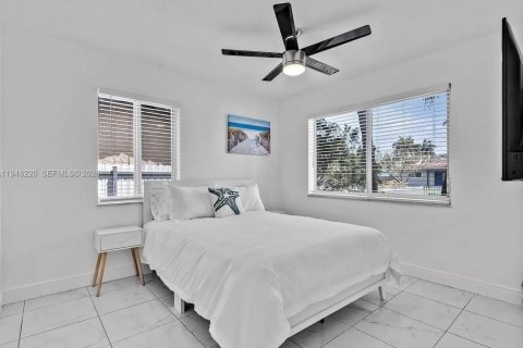 House in Dania Beach, Florida 4 bedrooms, 148.92 sq.m. № 2004795 - photo 14