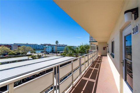 Condo in Gulfport, Florida, 2 bedrooms  № 1028114 - photo 19