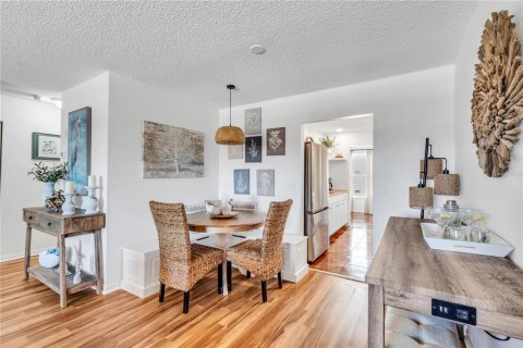 Condo in Gulfport, Florida, 2 bedrooms  № 1028114 - photo 3