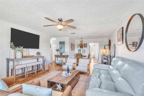 Condo in Gulfport, Florida, 2 bedrooms  № 1028114 - photo 7