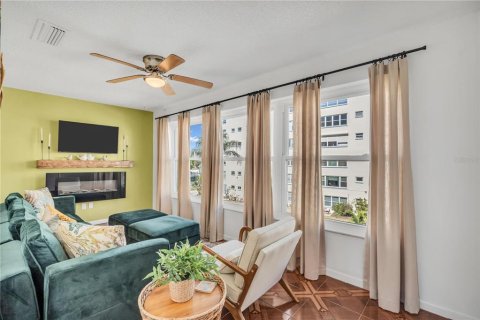Condo in Gulfport, Florida, 2 bedrooms  № 1028114 - photo 4