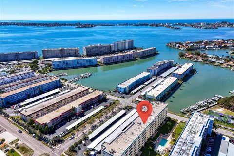 Condo in Gulfport, Florida, 2 bedrooms  № 1028114 - photo 5