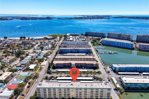 Condo in Gulfport, Florida, 2 bedrooms  № 1028114 - photo 30