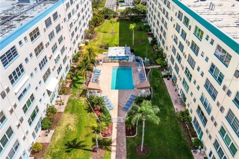 Condo in Gulfport, Florida, 2 bedrooms  № 1028114 - photo 20