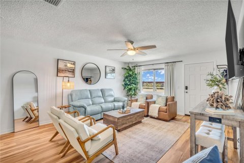Condo in Gulfport, Florida, 2 bedrooms  № 1028114 - photo 8