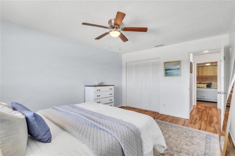 Condo in Gulfport, Florida, 2 bedrooms  № 1028114 - photo 15