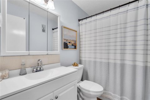 Condo in Gulfport, Florida, 2 bedrooms  № 1028114 - photo 17