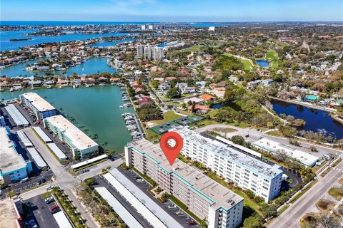 Condo in Gulfport, Florida, 2 bedrooms  № 1028114 - photo 29