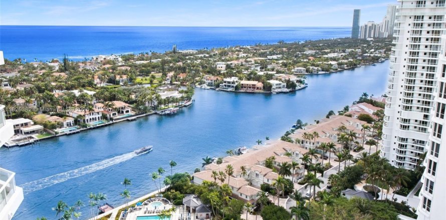 Condominio en Aventura, Florida, 3 dormitorios  № 1794244