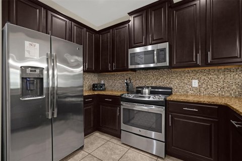 Touwnhouse à vendre à Davenport, Floride: 3 chambres, 151.62 m2 № 2353230 - photo 7