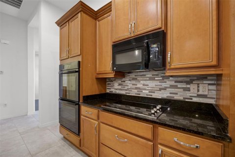 House in Poinciana, Florida 2 bedrooms, 190.73 sq.m. № 1741136 - photo 23
