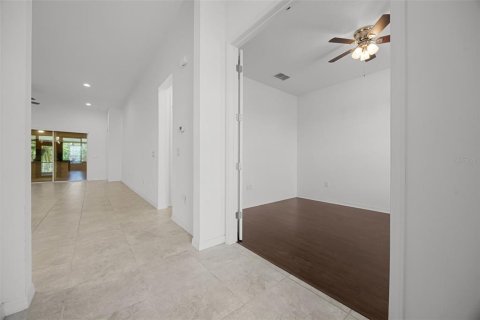 House in Poinciana, Florida 2 bedrooms, 190.73 sq.m. № 1741136 - photo 9