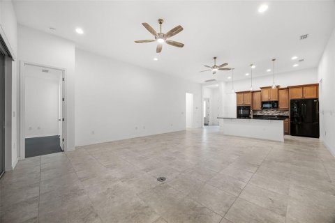 House in Poinciana, Florida 2 bedrooms, 190.73 sq.m. № 1741136 - photo 4