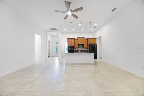 House in Poinciana, Florida 2 bedrooms, 190.73 sq.m. № 1741136 - photo 13