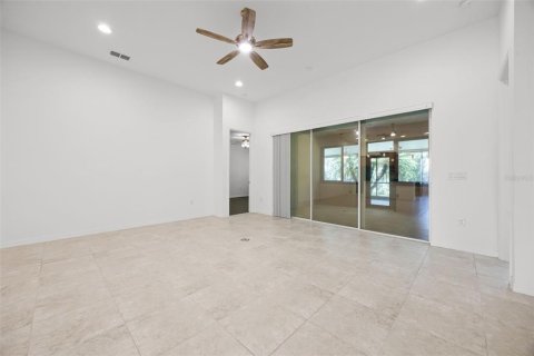 House in Poinciana, Florida 2 bedrooms, 190.73 sq.m. № 1741136 - photo 17
