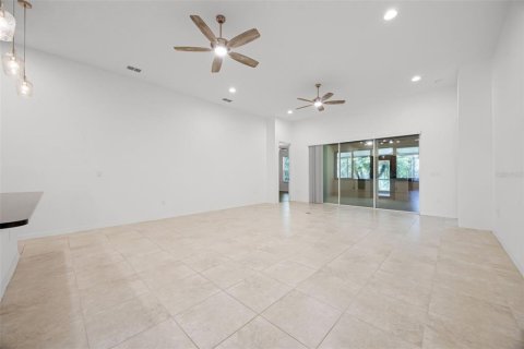 House in Poinciana, Florida 2 bedrooms, 190.73 sq.m. № 1741136 - photo 11