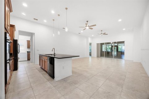House in Poinciana, Florida 2 bedrooms, 190.73 sq.m. № 1741136 - photo 2
