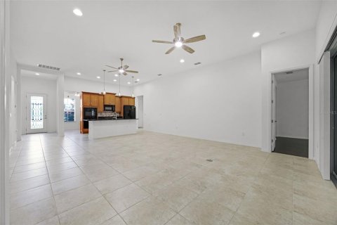 House in Poinciana, Florida 2 bedrooms, 190.73 sq.m. № 1741136 - photo 15
